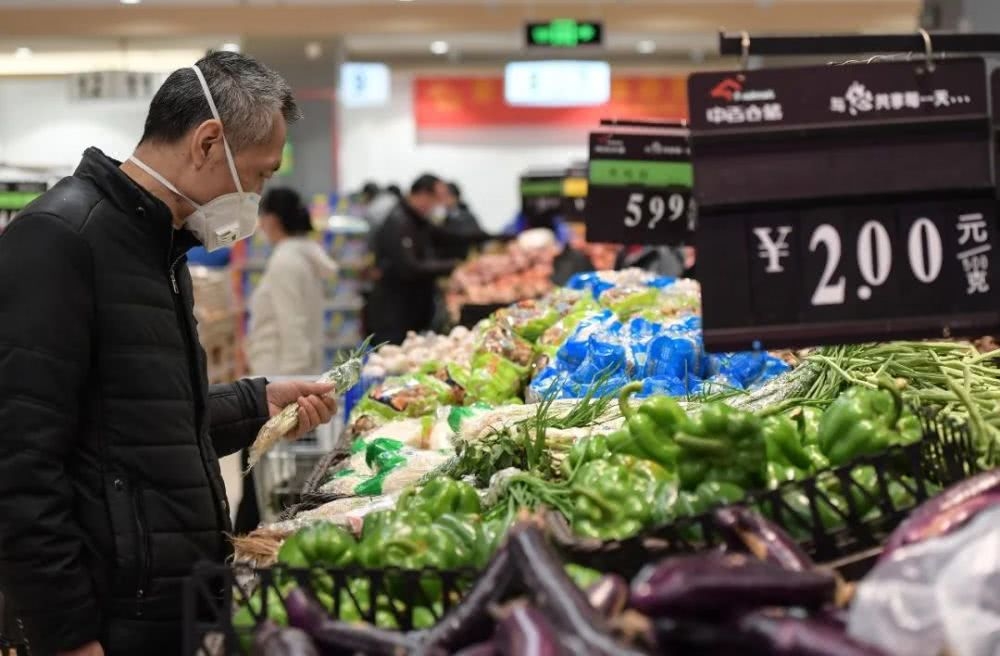 疫情中，一個(gè)中產(chǎn)家庭能撐多久？